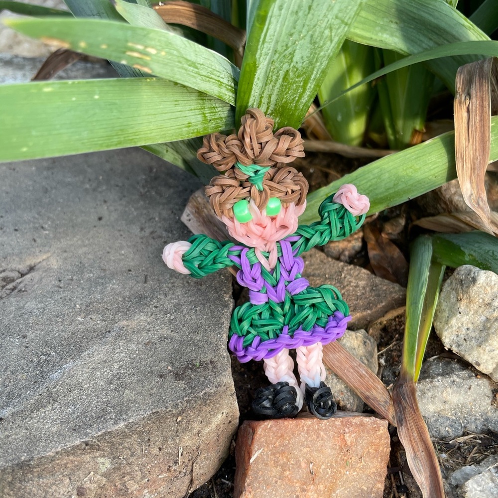 rainbowloom 2D female irish dancer